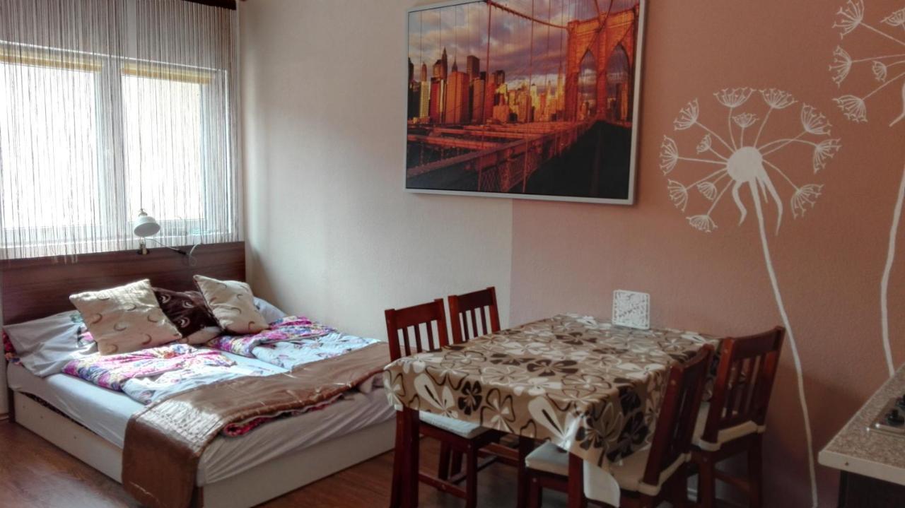 Sunshine Apartman Appartamento Siófok Esterno foto