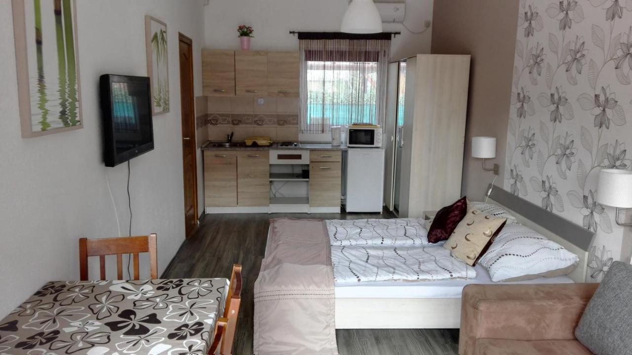 Sunshine Apartman Appartamento Siófok Esterno foto