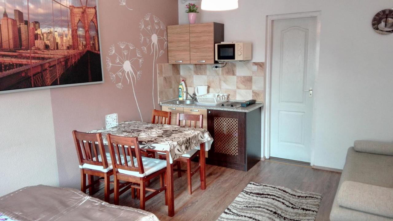 Sunshine Apartman Appartamento Siófok Esterno foto