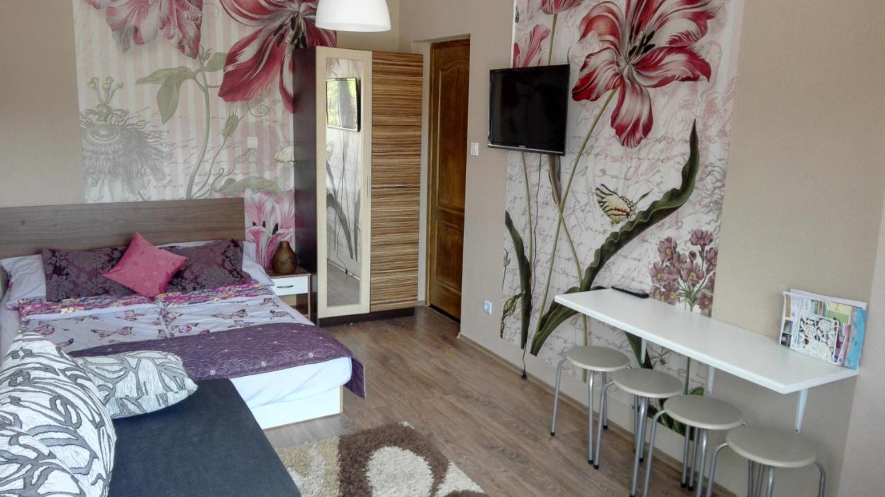 Sunshine Apartman Appartamento Siófok Esterno foto