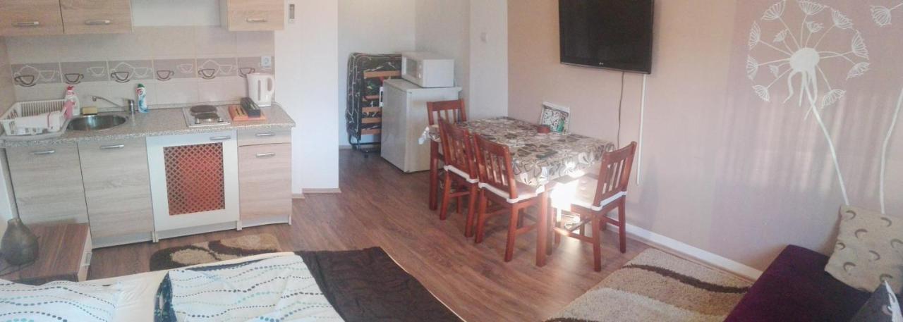 Sunshine Apartman Appartamento Siófok Esterno foto