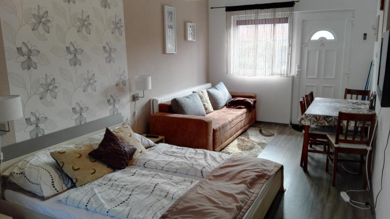 Sunshine Apartman Appartamento Siófok Esterno foto