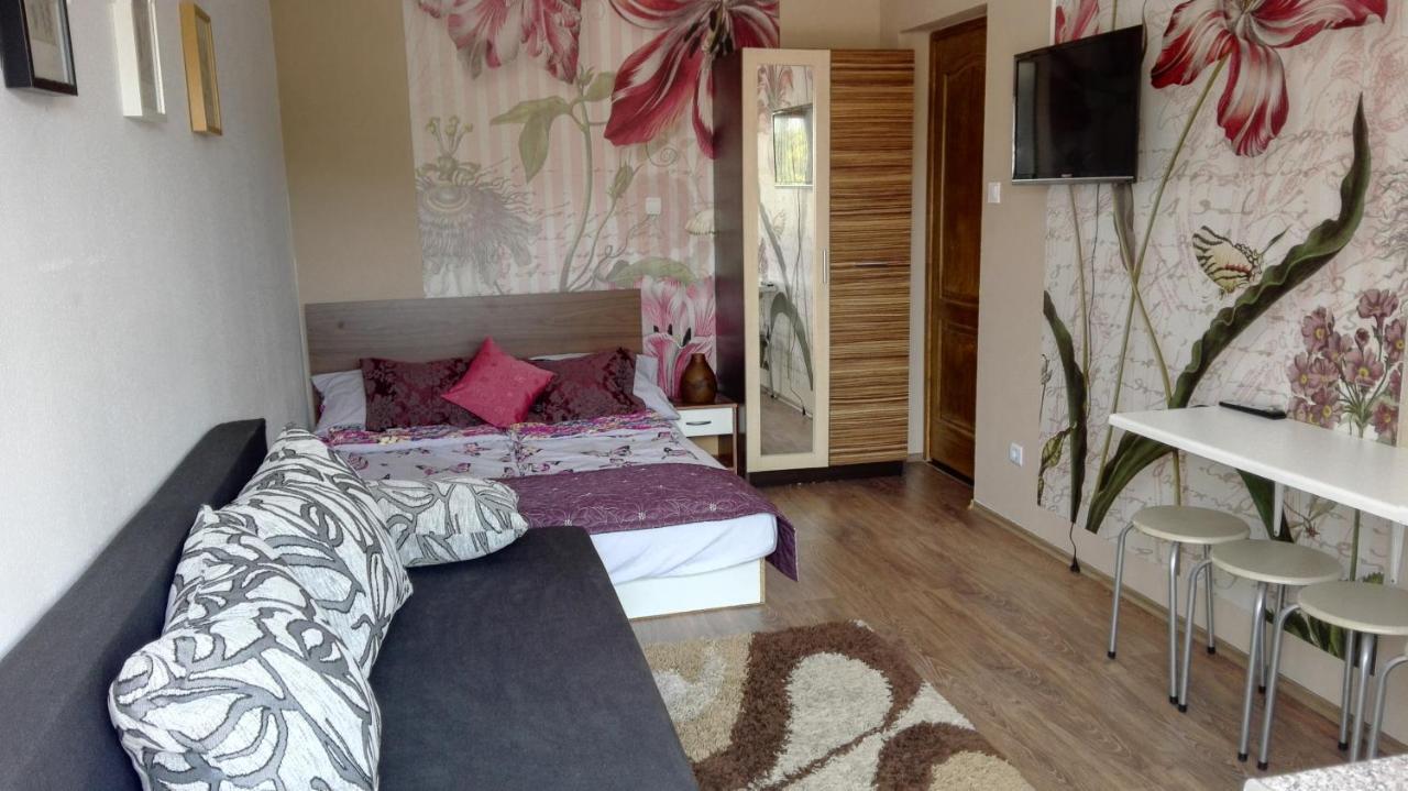 Sunshine Apartman Appartamento Siófok Esterno foto